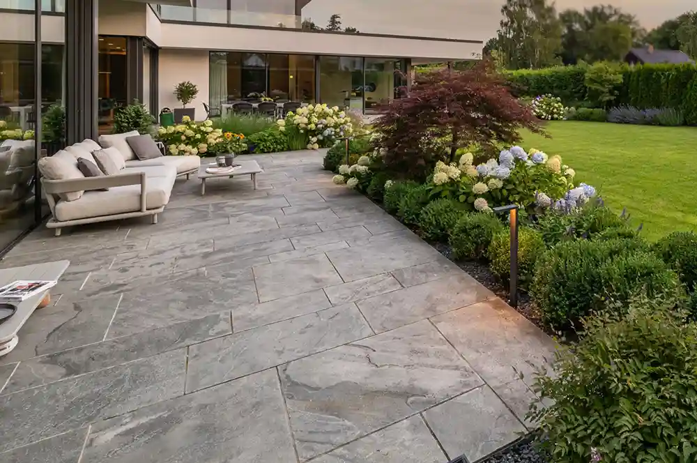 Terrassenbau mit Naturstein in München 